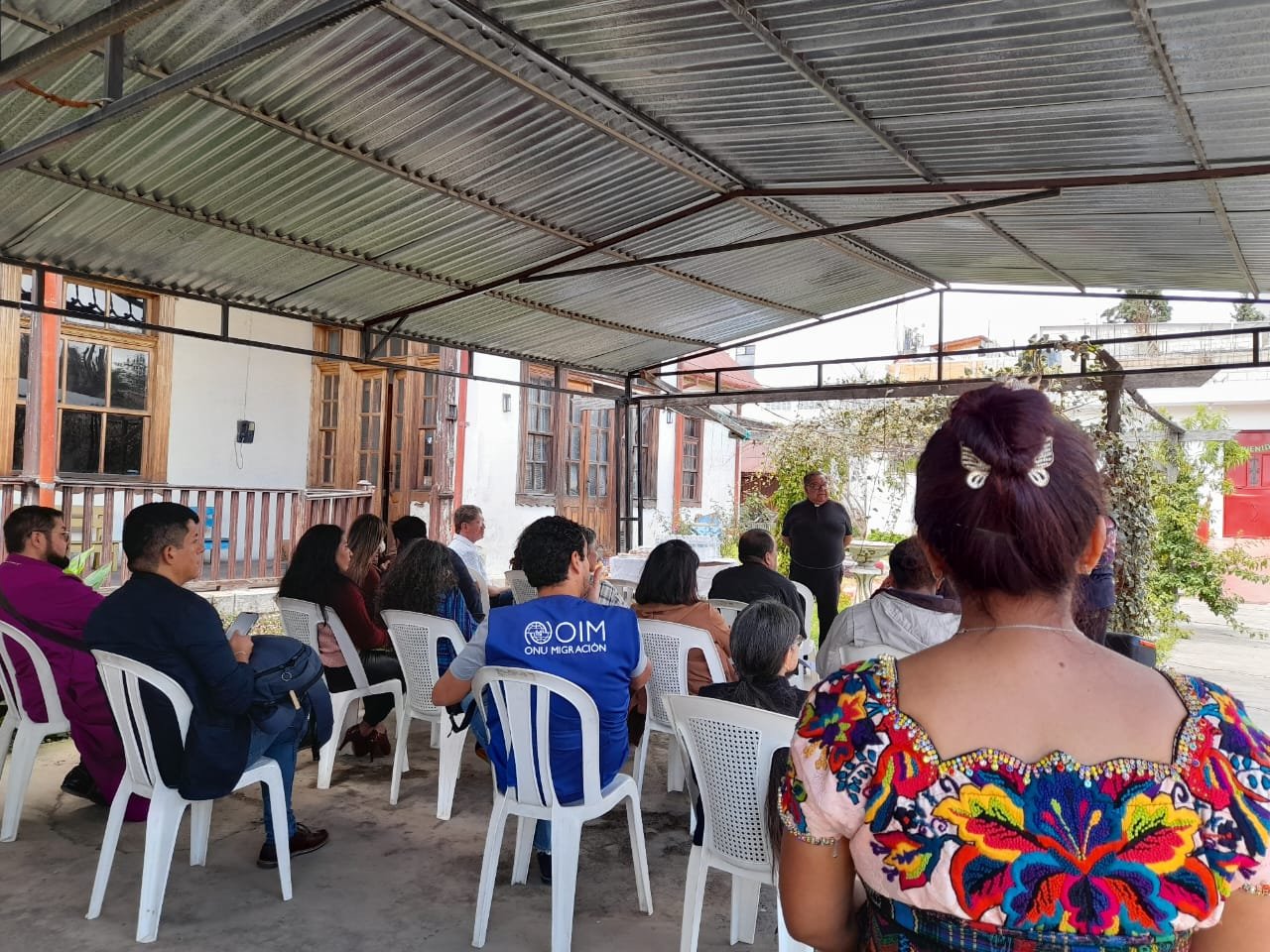  Durante el lanzamiento de la Casa del Amigo varios beneficiarios se hicieron presentes para anotarse en la lista de voluntarios y voluntarias que participan en los grupos de autoayuda para las personas en situación vulnerable, que hacen uso de los servicios que se ofrecen. Foto: Mirna Alvarado 